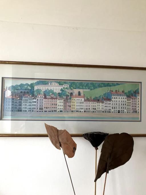 Appartement Vue sur l'eau à Lyon Extérieur photo