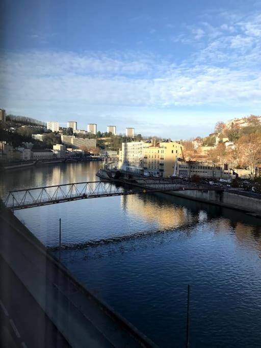 Appartement Vue sur l'eau à Lyon Extérieur photo