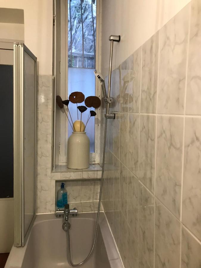 Appartement Vue sur l'eau à Lyon Extérieur photo