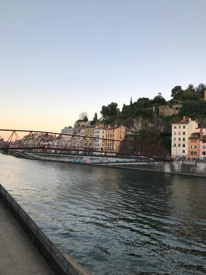 Appartement Vue sur l'eau à Lyon Extérieur photo