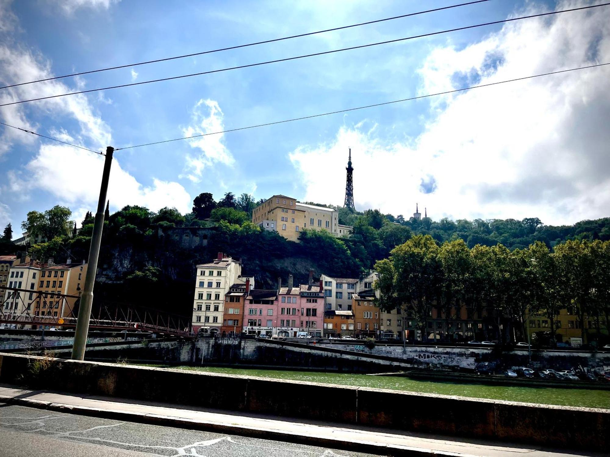 Appartement Vue sur l'eau à Lyon Extérieur photo